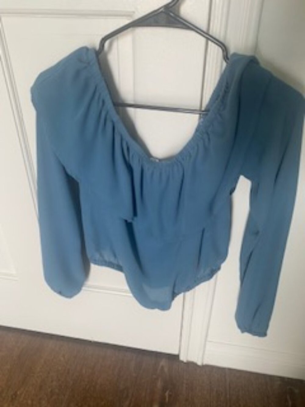 Guess Off the shoulders top